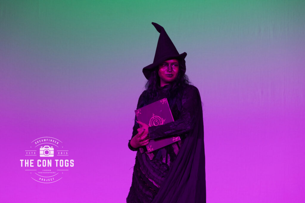 Elphaba Thorpe (Wicked) - Knockback Cosplay