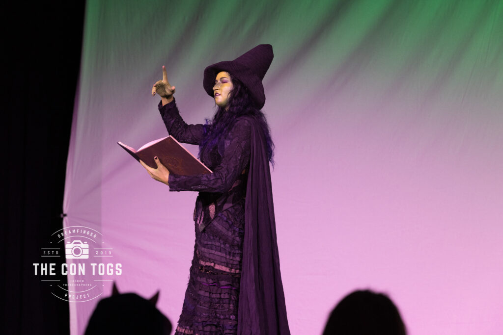 Elphaba Thorpe (Wicked) - Knockback Cosplay