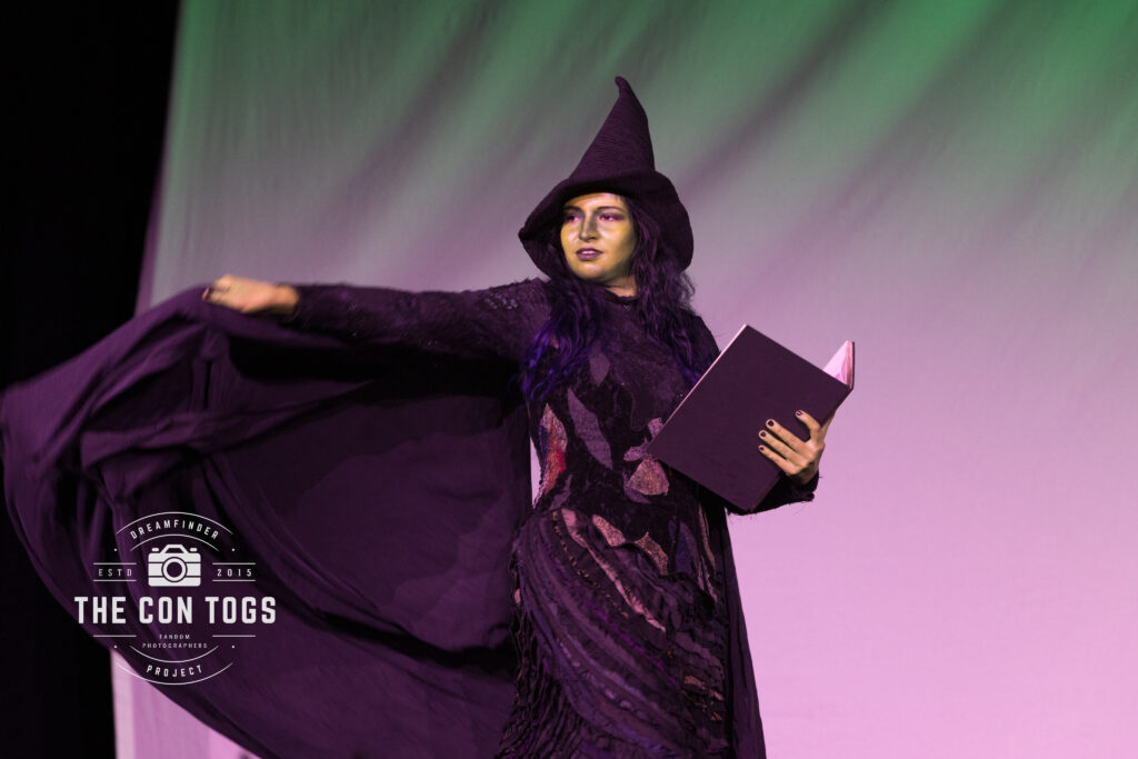 Elphaba Thorpe (Wicked) - Knockback Cosplay